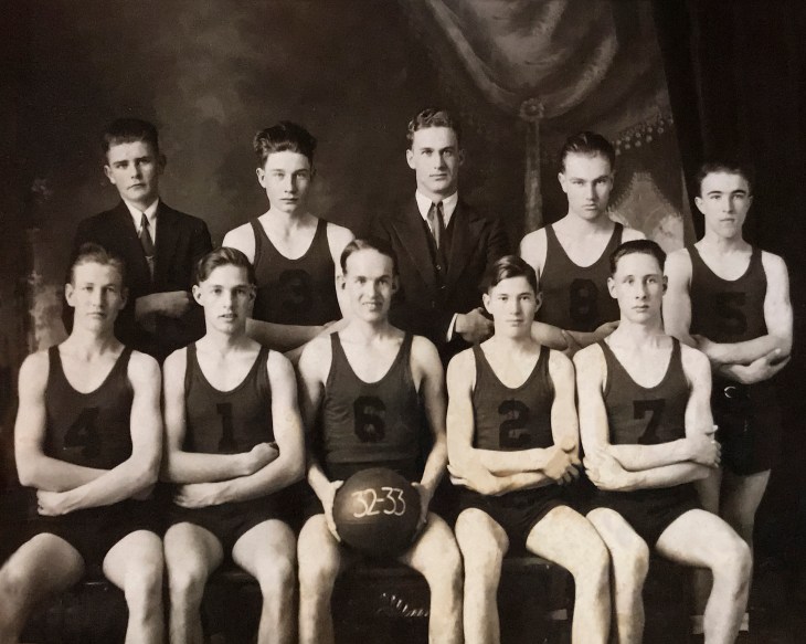 1933 basketball team circle montana